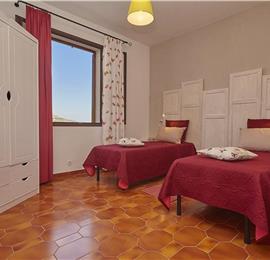 2 bedroom villa with pool, Castellammare del Golfo, sleeps 4